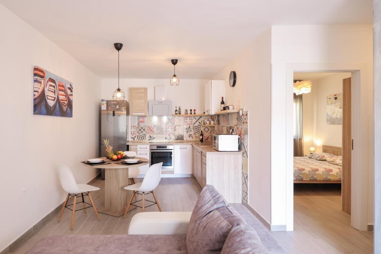 Appartement Coco à Pirovac Extérieur photo